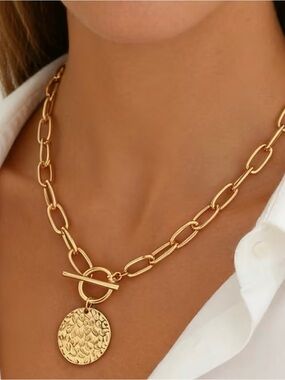 Source Unknown Gold Hammered Disc Toggle Link Necklace